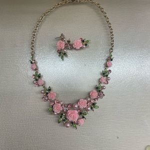 Earring/ necklace set!